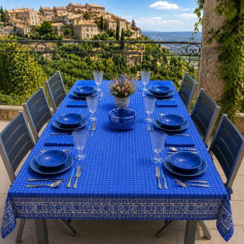 Nappe Rectangulaire Bleue joli motif Provençal "Gordes"