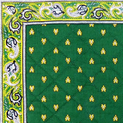 Chemin de table Vert matelassé motif "Provençal" 35x70 cm