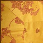 Nappe Carrée motif "Raisin" coloris Moutarde