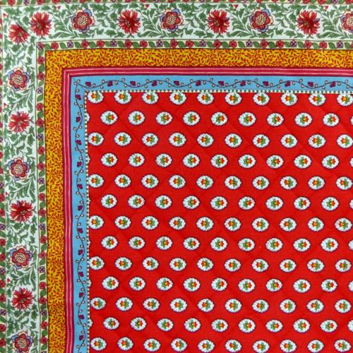 Chemin de table matelassé Rouge motif "Gordes" 45x150 cm